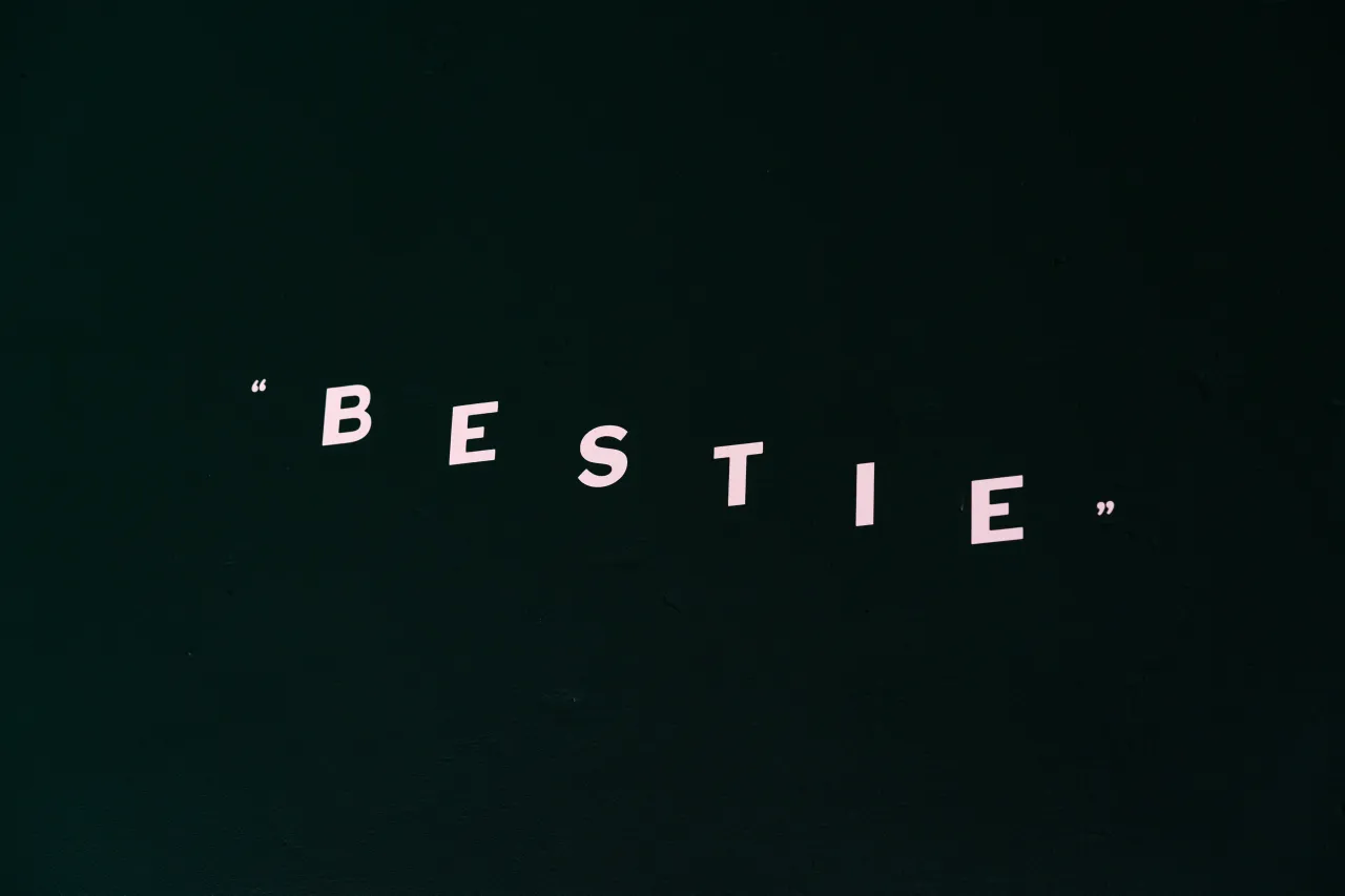 Bestie Cafe logo